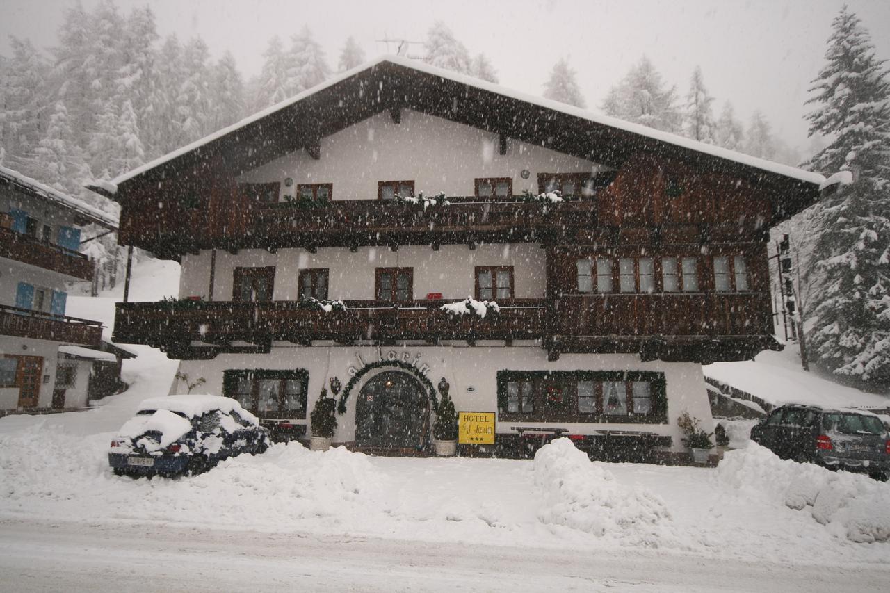 Hotel Al Larin Cortina d'Ampezzo Exterior photo